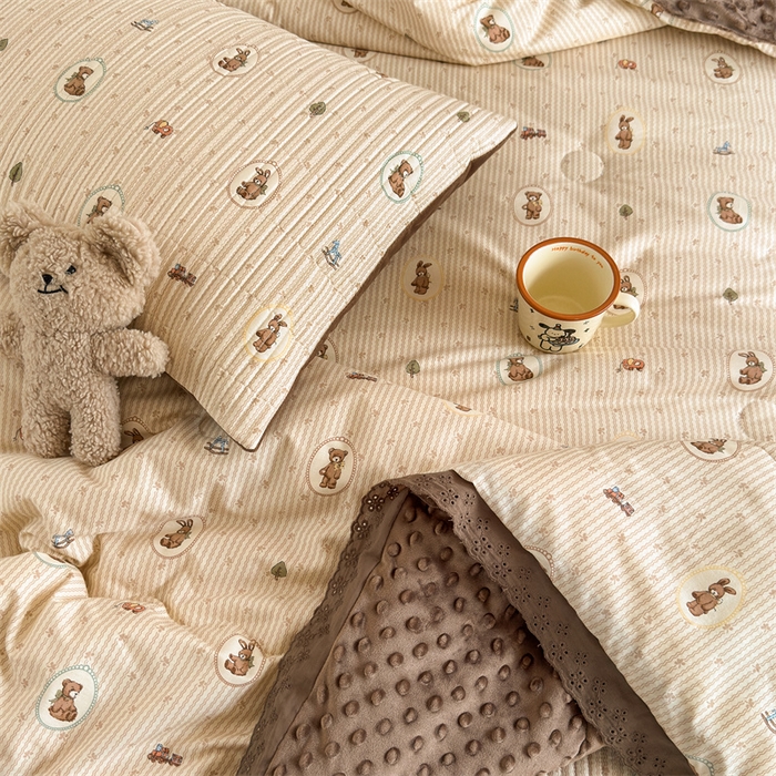 91家纺网 家纺一手货源 找家纺 星期八 2023新款全棉花边豆豆被 熊兔乐园