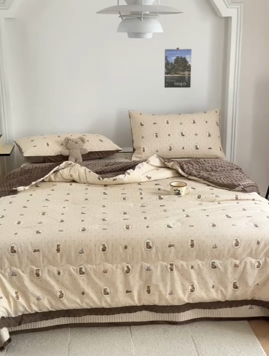 91家纺网 家纺一手货源 找家纺 星期八 2023新款全棉花边豆豆被 熊兔乐园