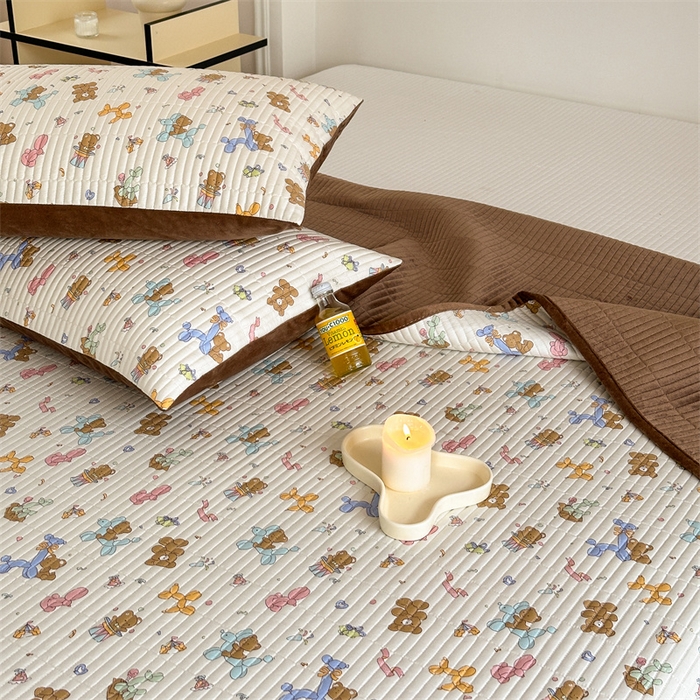 91家纺网 家纺一手货源 找家纺 星期八 2023新款棉加绒床盖三件套 小熊派对