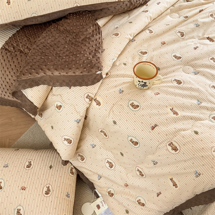 91家纺网 家纺一手货源 找家纺 星期八 2023新款全棉花边豆豆被 熊兔乐园