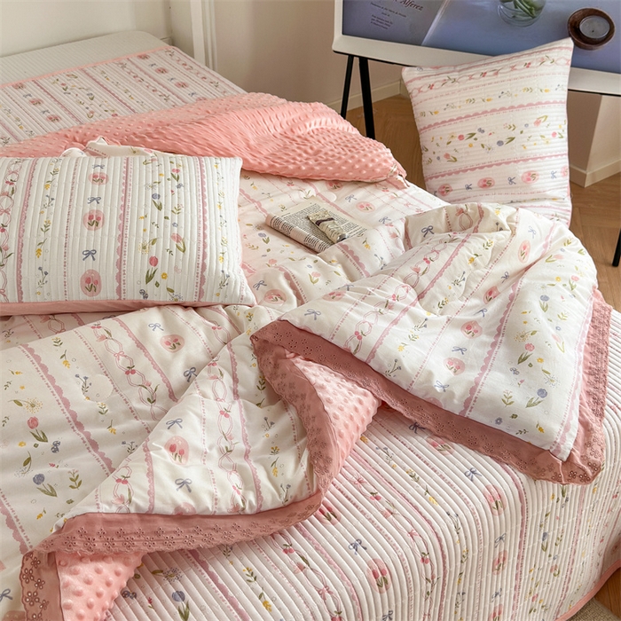 91家纺网 家纺一手货源 找家纺 星期八 2023新款全棉花边豆豆被 仙草