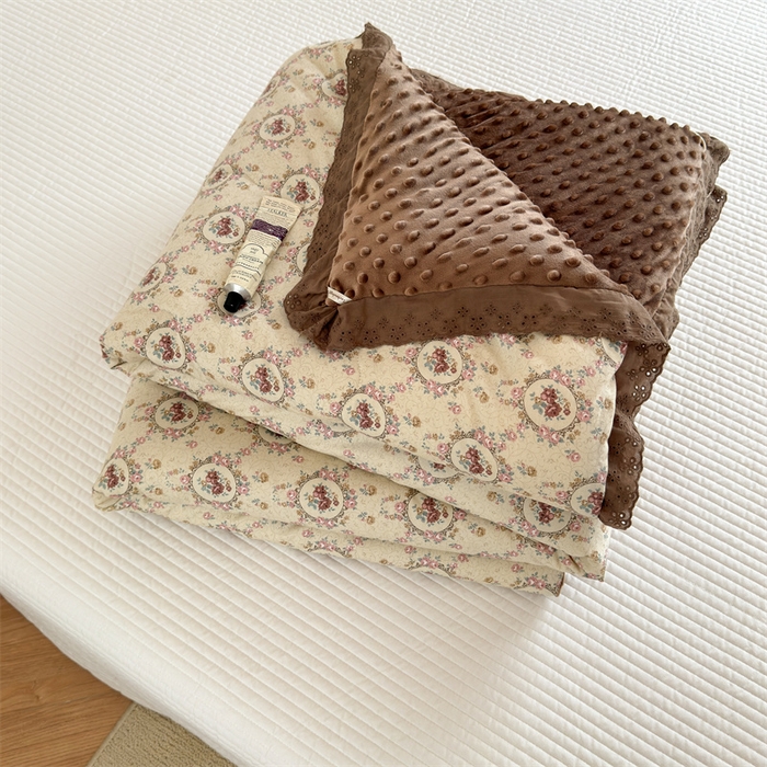 91家纺网 家纺一手货源 找家纺 星期八 2023新款全棉花边豆豆被 丁香