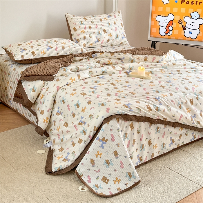 91家纺网 家纺一手货源 找家纺 星期八 2023新款全棉花边豆豆被 小熊派对