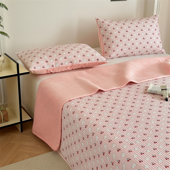 91家纺网 家纺一手货源 找家纺 星期八 2023新款棉加绒床盖三件套 樱桃兔