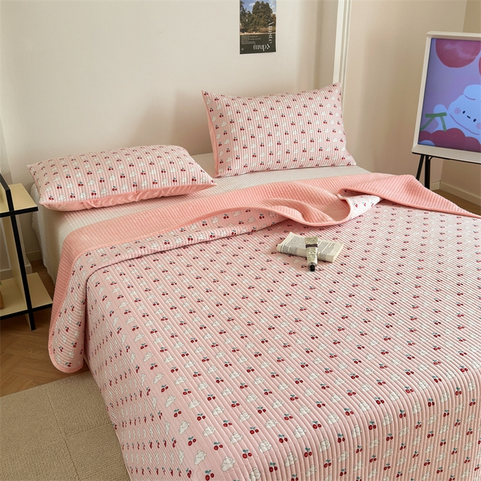 91家纺网 家纺一手货源 找家纺 星期八 2023新款棉加绒床盖三件套 樱桃兔