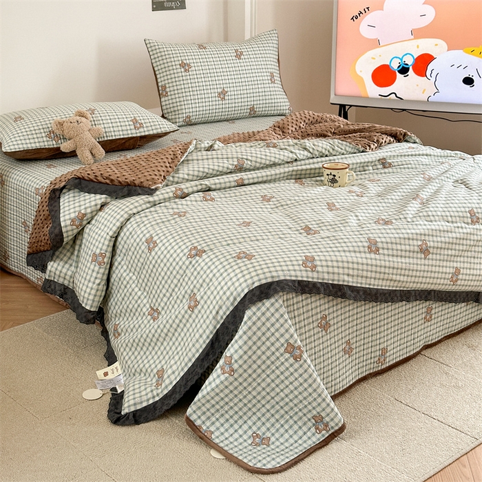 91家纺网 家纺一手货源 找家纺 星期八 2023新款全棉花边豆豆被 格子熊