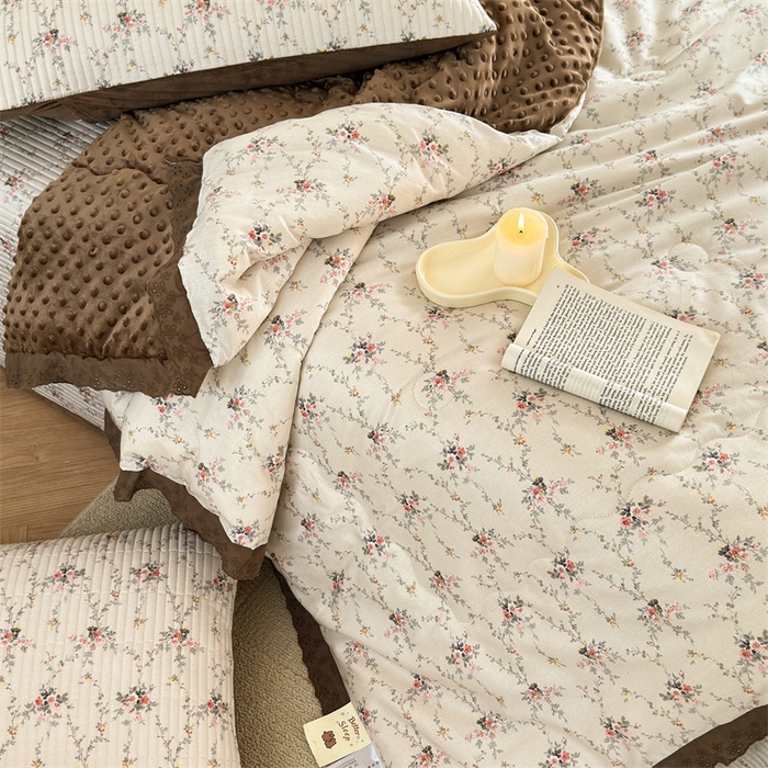 91家纺网 家纺一手货源 找家纺 星期八 2023新款全棉花边豆豆被 秘密花园