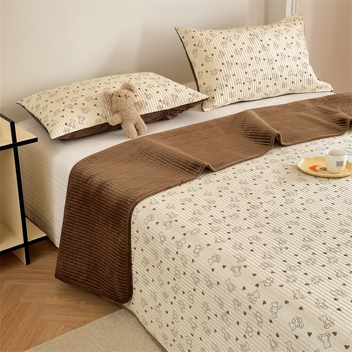 91家纺网 家纺一手货源 找家纺 星期八 2023新款棉加绒床盖三件套 可可熊