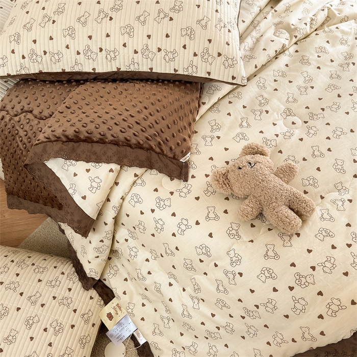 91家纺网 家纺一手货源 找家纺 星期八 2023新款全棉花边豆豆被 可可熊