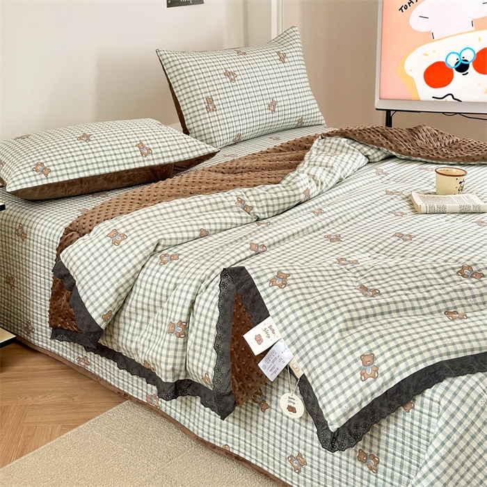 91家纺网 家纺一手货源 找家纺 星期八 2023新款全棉花边豆豆被 格子熊