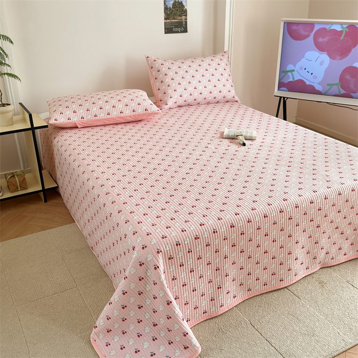 91家纺网 家纺一手货源 找家纺 星期八 2023新款棉加绒床盖三件套 樱桃兔