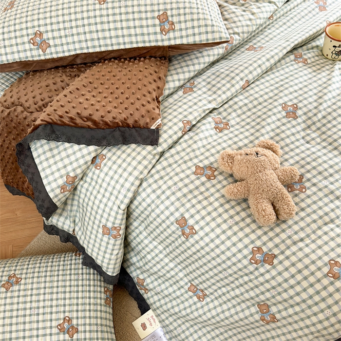 91家纺网 家纺一手货源 找家纺 星期八 2023新款全棉花边豆豆被 格子熊