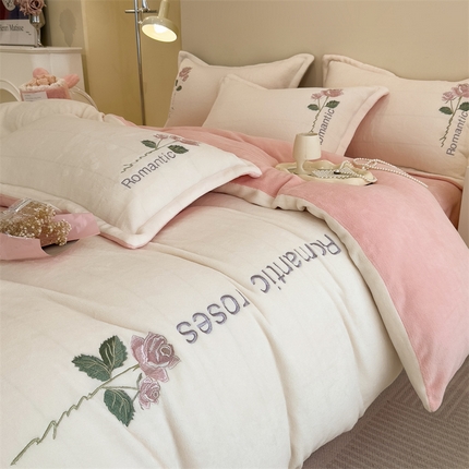 91家纺网 家纺一手货源 找家纺 （总）兄弟坊 2023新款玫瑰刺绣牛奶绒四件套