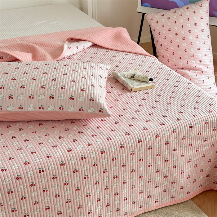 91家纺网 家纺一手货源 找家纺 星期八 2023新款棉加绒床盖三件套 樱桃兔