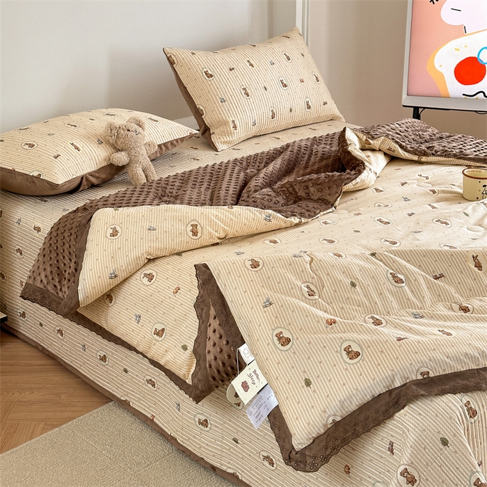 91家纺网 家纺一手货源 找家纺 星期八 2023新款全棉花边豆豆被 熊兔乐园