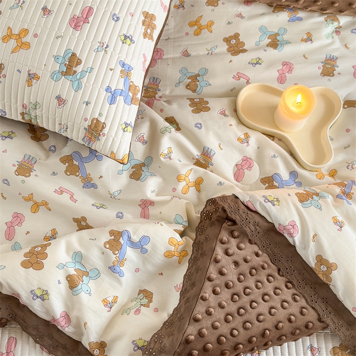 91家纺网 家纺一手货源 找家纺 星期八 2023新款全棉花边豆豆被 小熊派对