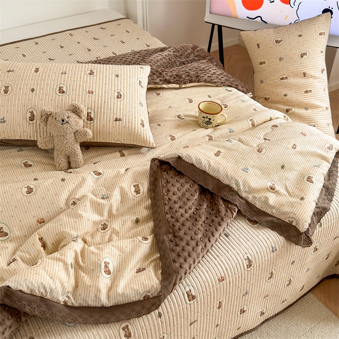 91家纺网 家纺一手货源 找家纺 星期八 2023新款全棉花边豆豆被 熊兔乐园