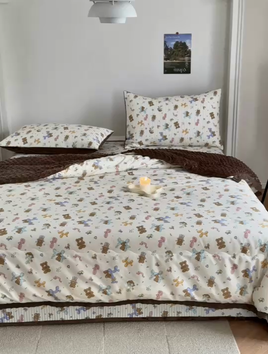 91家纺网 家纺一手货源 找家纺 星期八 2023新款全棉花边豆豆被 小熊派对