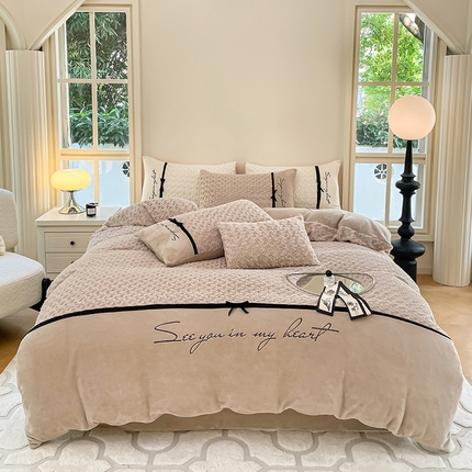 91家纺网 家纺一手货源 找家纺 （总）帅露家纺 2023新款设计师款法式玫瑰雪兔绒—【送抱枕套】 【 提供买家秀】