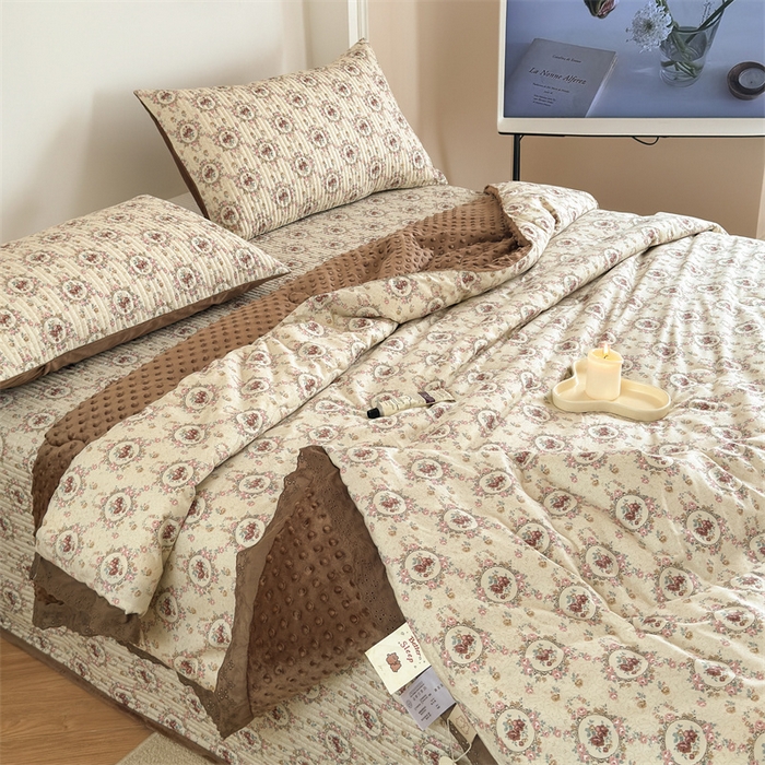 91家纺网 家纺一手货源 找家纺 星期八 2023新款全棉花边豆豆被 丁香