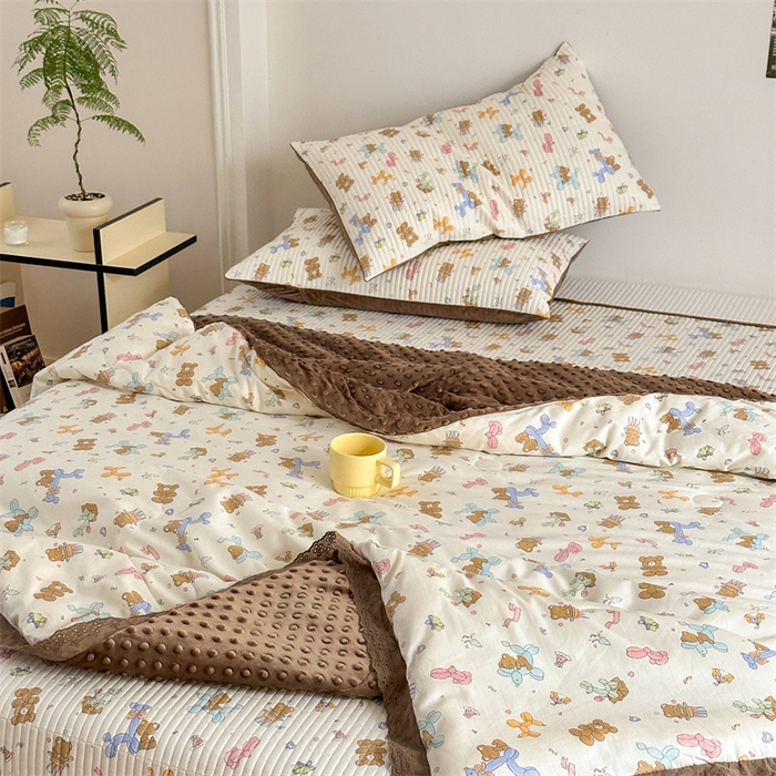 91家纺网 家纺一手货源 找家纺 星期八 2023新款全棉花边豆豆被 小熊派对