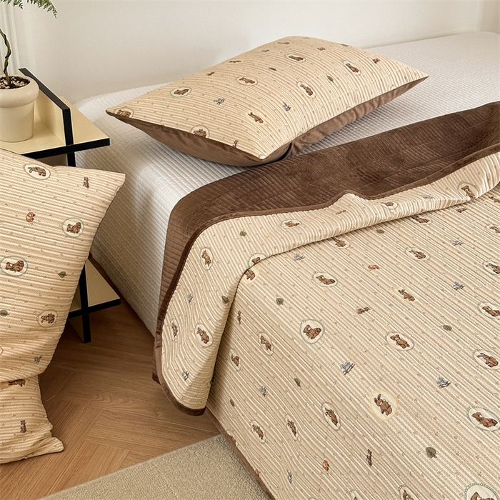 91家纺网 家纺一手货源 找家纺 星期八 2023新款棉加绒床盖三件套 熊兔乐园