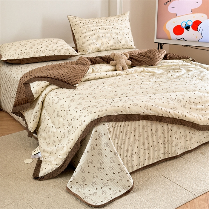 91家纺网 家纺一手货源 找家纺 星期八 2023新款全棉花边豆豆被 可可熊