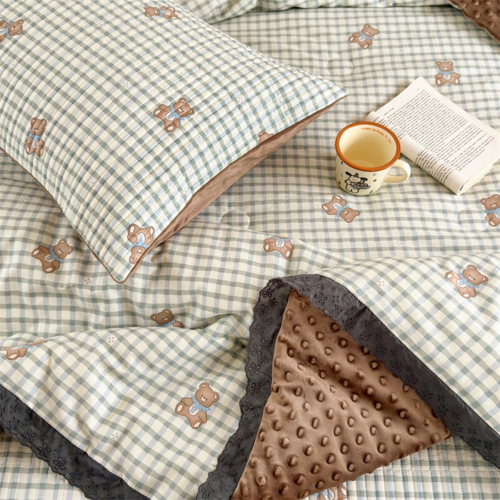 91家纺网 家纺一手货源 找家纺 星期八 2023新款全棉花边豆豆被 格子熊