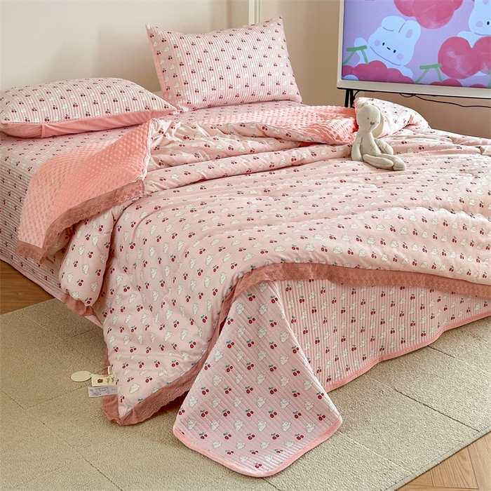 91家纺网 家纺一手货源 找家纺 星期八 2023新款全棉花边豆豆被 樱桃兔