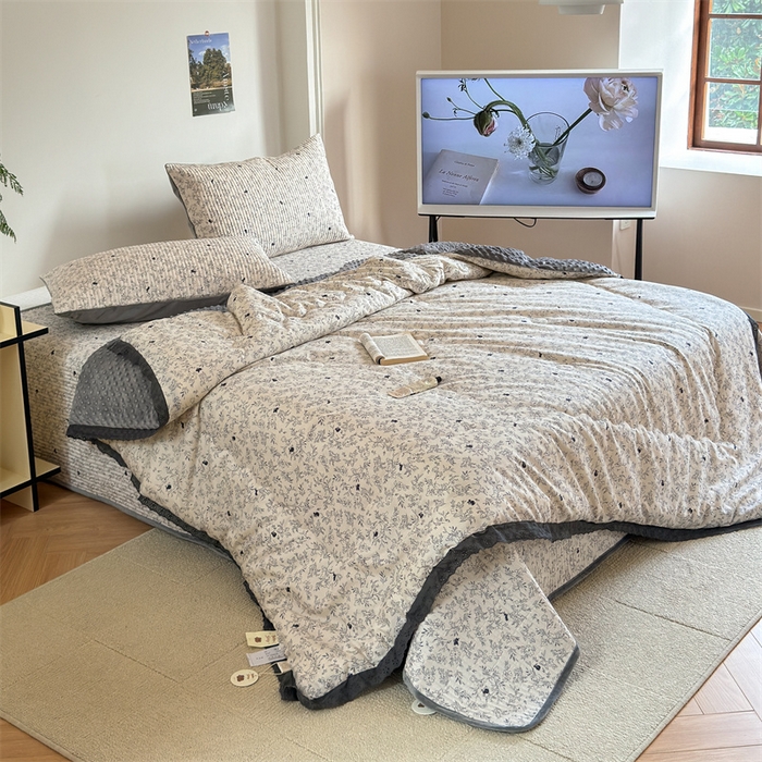 91家纺网 家纺一手货源 找家纺 星期八 2023新款全棉花边豆豆被 莱茵