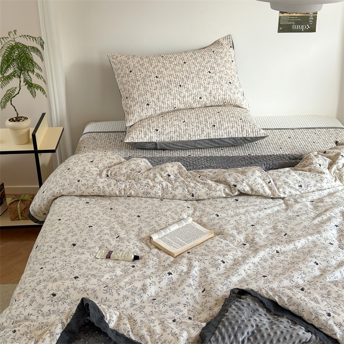 91家纺网 家纺一手货源 找家纺 星期八 2023新款全棉花边豆豆被 莱茵