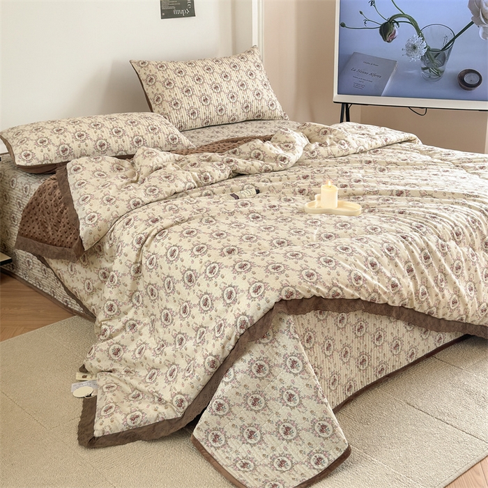 91家纺网 家纺一手货源 找家纺 星期八 2023新款全棉花边豆豆被 丁香