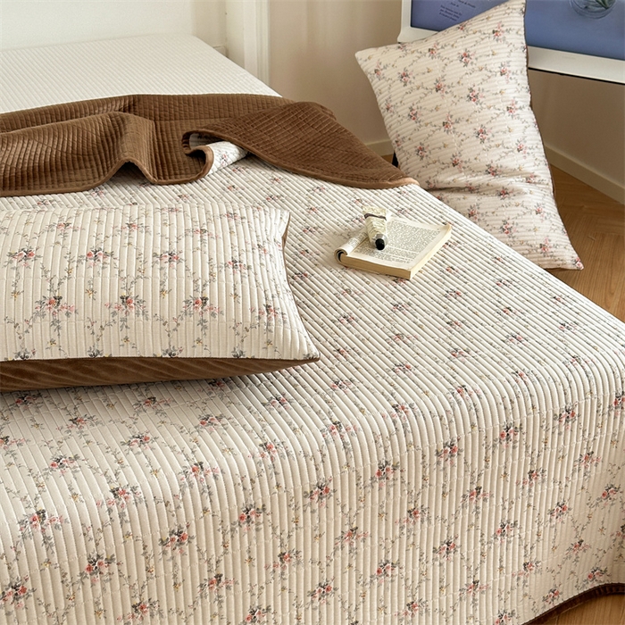 91家纺网 家纺一手货源 找家纺 星期八 2023新款棉加绒床盖三件套 秘密花园