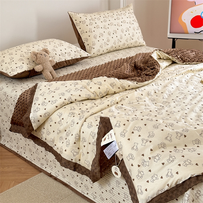 91家纺网 家纺一手货源 找家纺 星期八 2023新款全棉花边豆豆被 可可熊