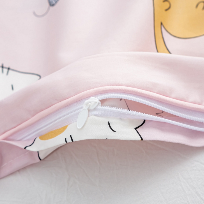 91家纺网 家纺一手货源 找家纺 萌番宝 2023新款全棉儿童60支枕芯枕套午睡枕A类双面枕 猫肚粉