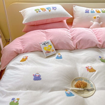 山茶2023新款高克重牛奶绒贴布绣毛巾绣四件套 快乐多巴胺-奶白拼浅粉