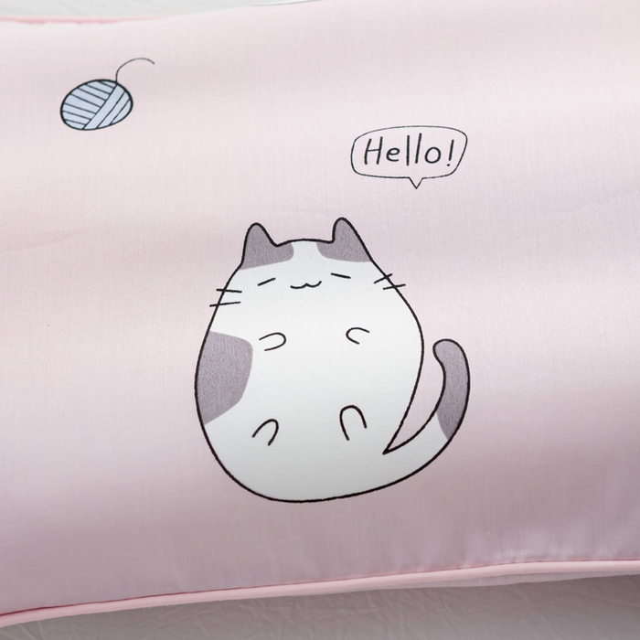 91家纺网 家纺一手货源 找家纺 萌番宝 2023新款全棉儿童60支枕芯枕套午睡枕A类双面枕 猫肚粉