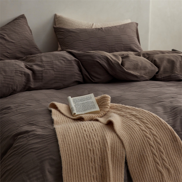 91家纺网 家纺一手货源 找家纺 梦享生活家居 2023新款提花四件套-侘寂风 肌理纹-咖色