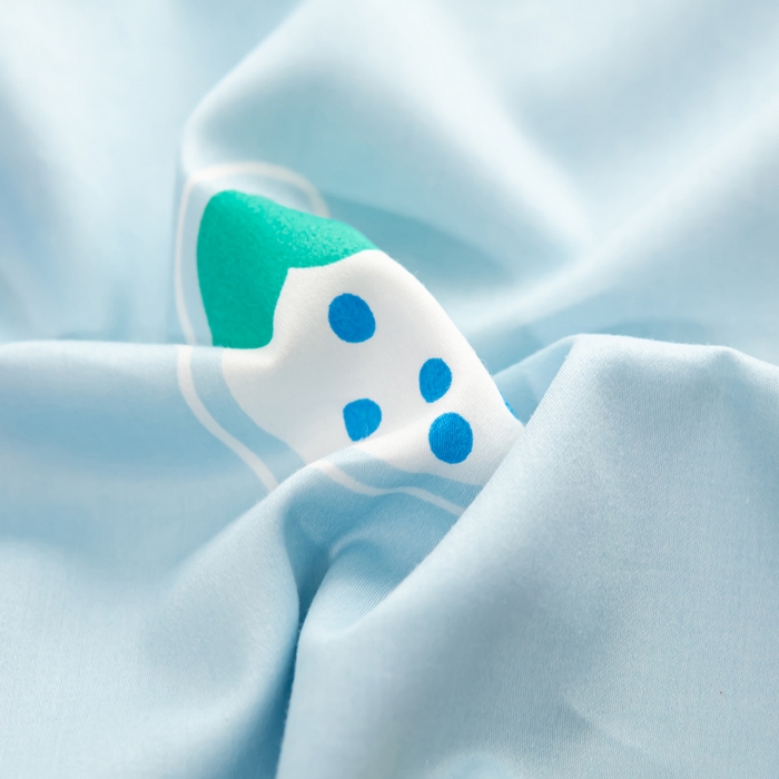 91家纺网 家纺一手货源 找家纺 萌番宝 2023新款全棉儿童60支枕芯枕套午睡枕A类双面枕 兰朵朵莓