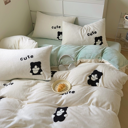 山茶 2023新款高克重牛奶绒贴布绣毛巾绣四件套 欧气小狗-奶白拼果绿