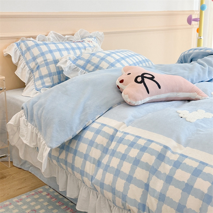 91家纺网 家纺一手货源 找家纺 昔可家纺 2023新款花边绣花牛奶绒四件套 丝带小兔蓝