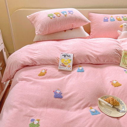 山茶家纺 2023新款高克重牛奶绒贴布绣毛巾绣四件套 快乐多巴胺-浅粉