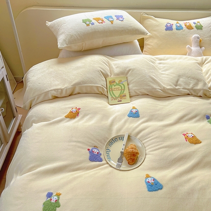 山茶家纺 2023新款高克重牛奶绒贴布绣毛巾绣四件套 快乐多巴胺-米黄