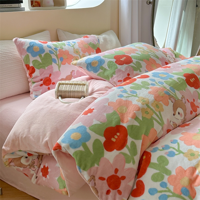 91家纺网 家纺一手货源 找家纺 2023新款牛奶绒印花系列套件 花卉风格 深林小鹿