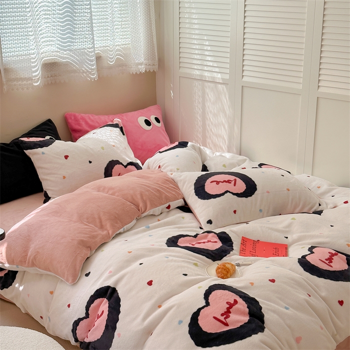 91家纺网 家纺一手货源 找家纺 时年家纺 2023新款牛奶绒印花系列套件 简约风格 多巴胺