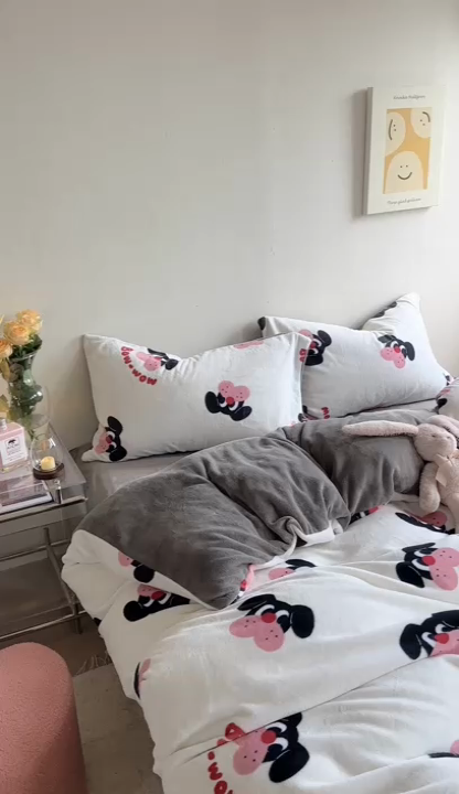 91家纺网 家纺一手货源 找家纺 时年家纺 2023新款牛奶绒印花系列套件 小可爱风格 旺仔