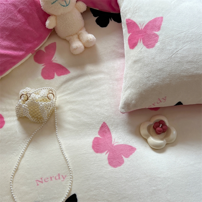 91家纺网 家纺一手货源 找家纺 2023新款牛奶绒印花系列套件 花卉风格 金吉拉