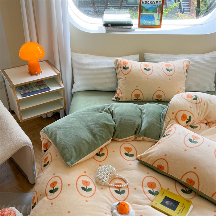 91家纺网 家纺一手货源 找家纺 2023新款牛奶绒印花系列套件 花卉风格 波点小花-咖