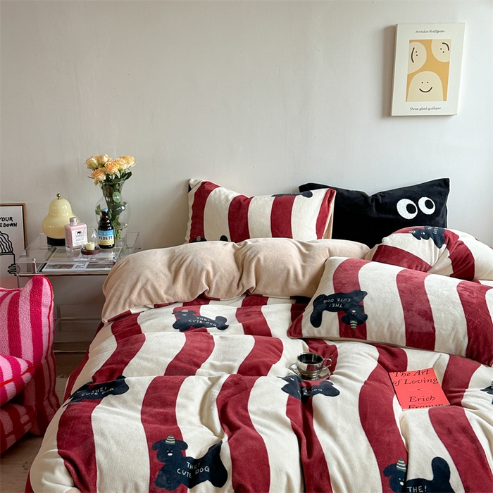 91家纺网 家纺一手货源 找家纺 时年家纺 2023新款牛奶绒印花系列套件 小可爱风格 礼物狗-红