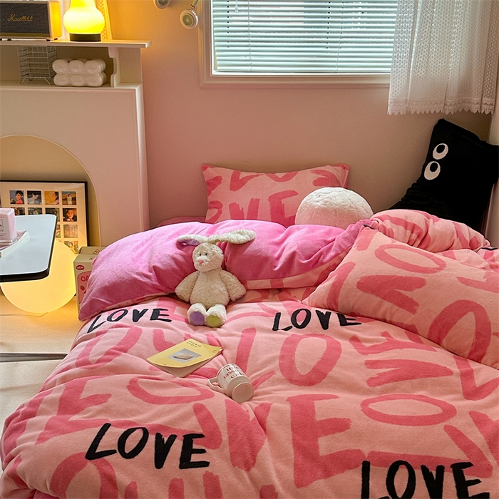 91家纺网 家纺一手货源 找家纺 （总）时年家纺 2023新款牛奶绒印花系列套件 简约风格